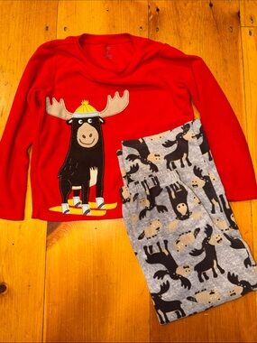Carters Red Moose Graphic Kids Pajama Set size 7